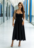 Black bustier dress with a romantic fit, perfect for spring brunches or Easter.