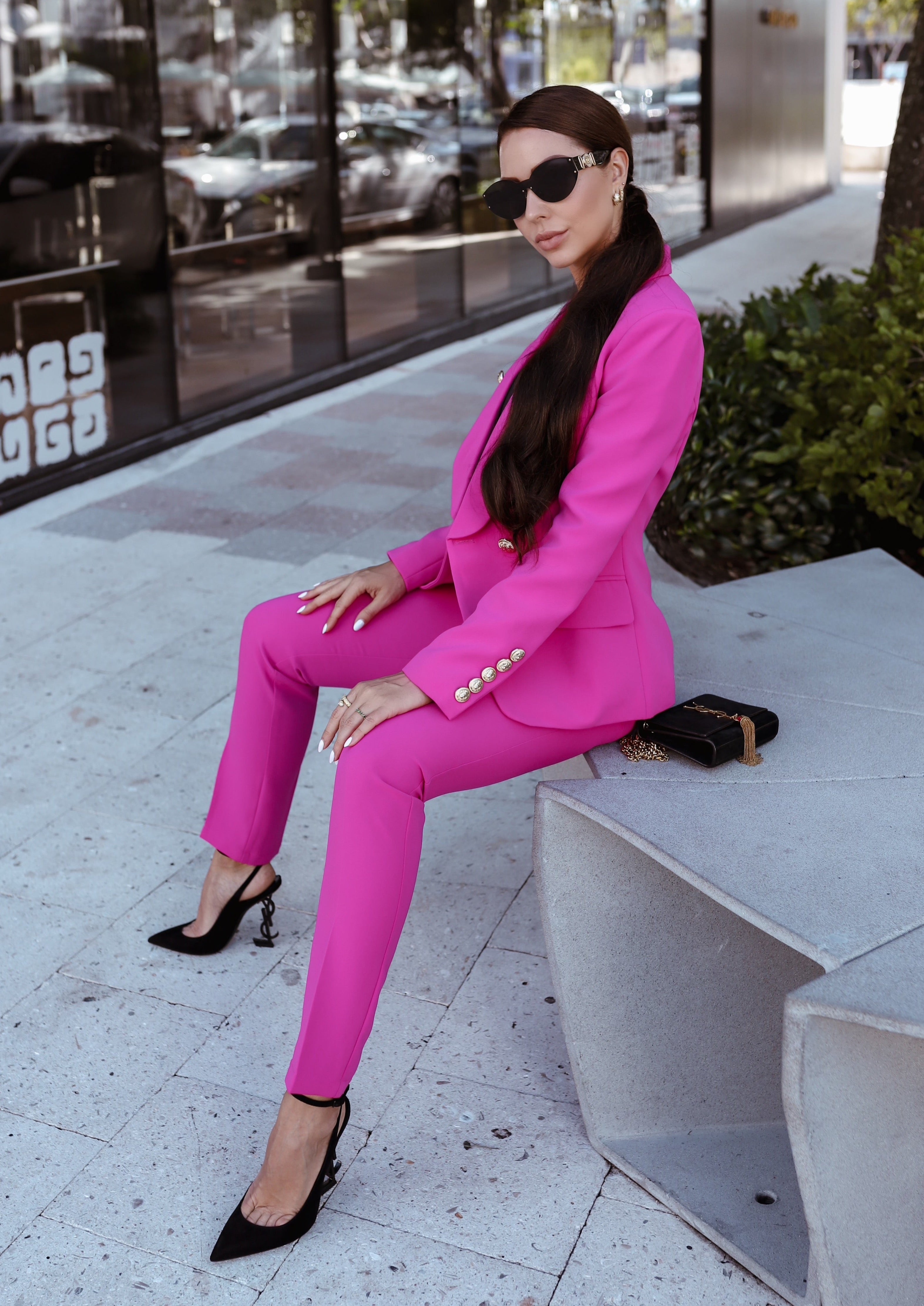 bold and sophisticated pink trouser suit for formal occasions
must-have pink blazer set for a chic and stylish wardrobe
versatile double-breasted pink suit for elegant everyday wear